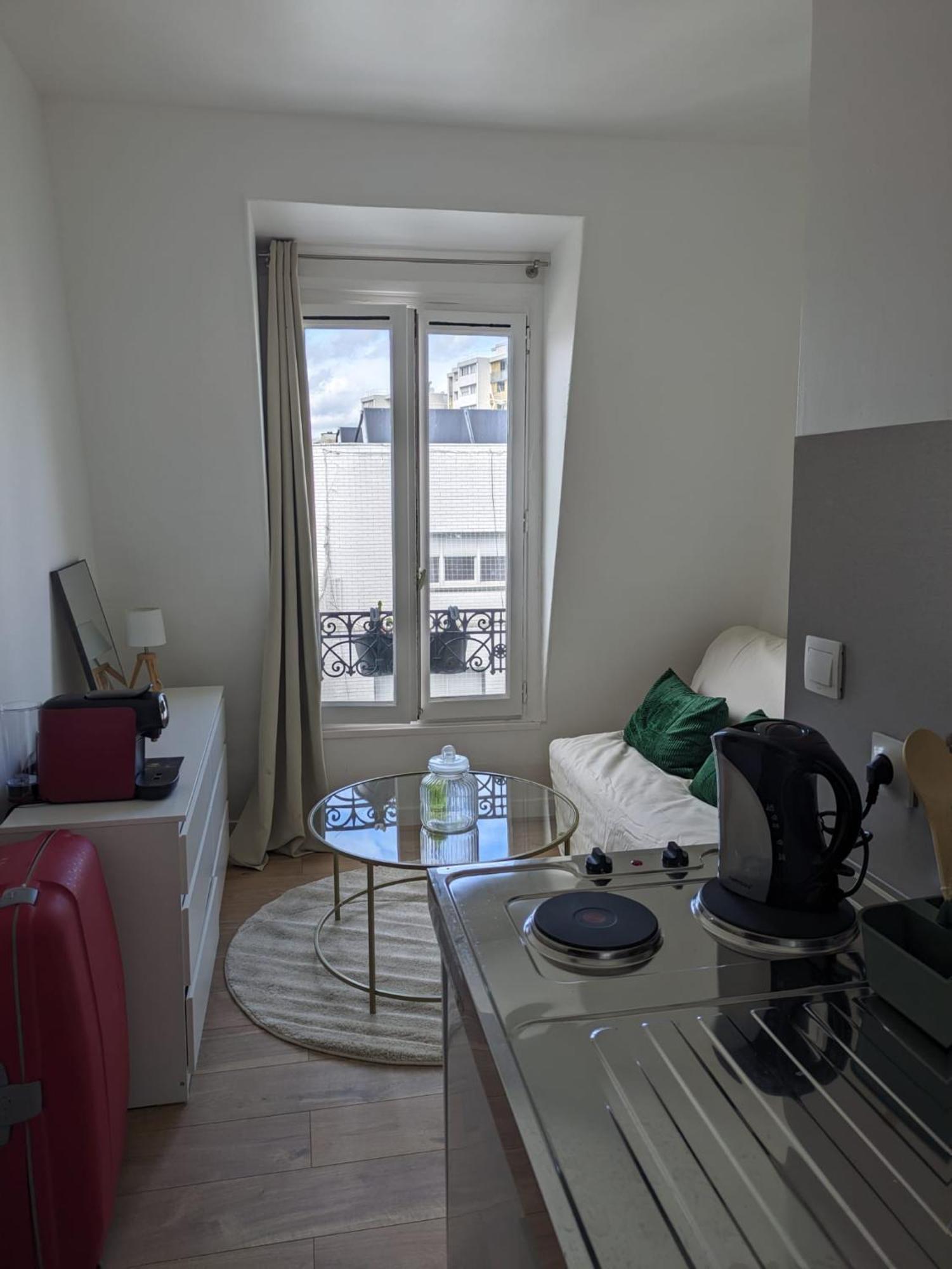 Cosy Proche Metro Apartment Paris